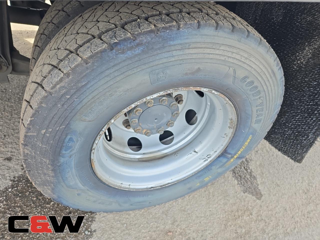 Vehicle image 21